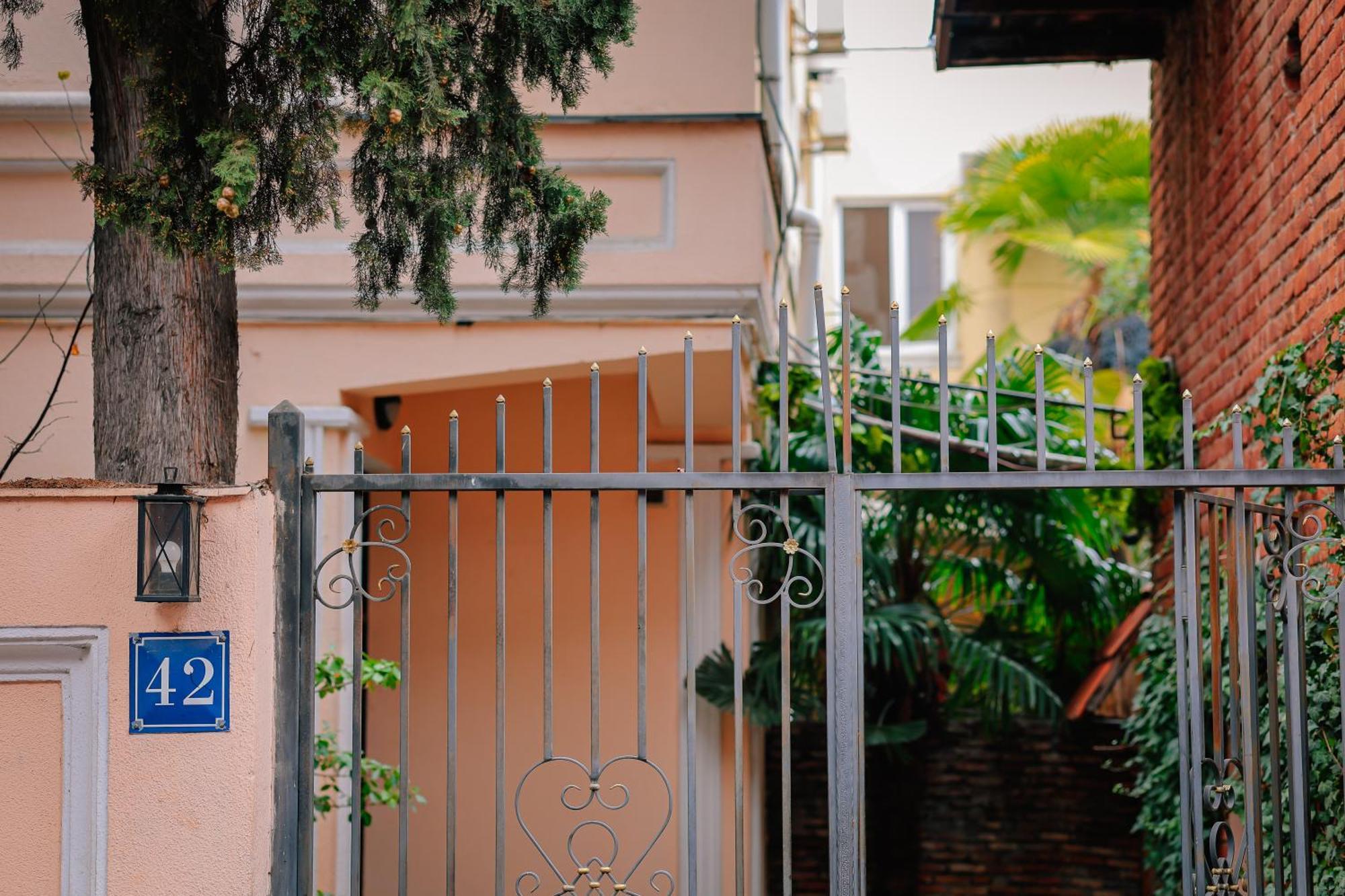 Hotel Darchi Tbilisi Buitenkant foto